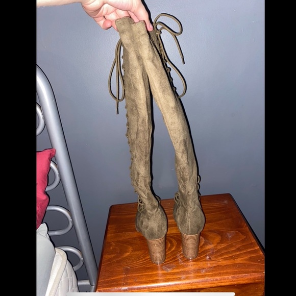 Knee high heels - Picture 3 of 5